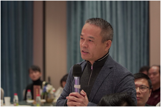 海南畫王文華傳播有限公司董事長(zhǎng)陳潤(rùn)。符敦孝攝