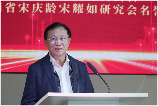 海南龍泉集團(tuán)有限公司董事長(zhǎng)符史欽。符敦孝攝